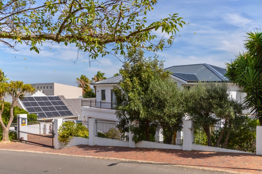 To Let 4 Bedroom Property for Rent in Heldervue Western Cape